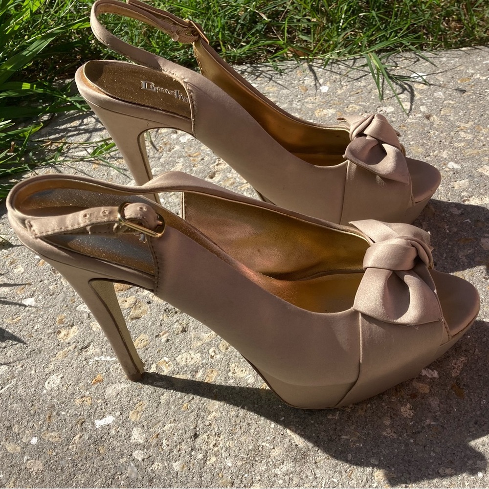 Champagne 🥂 🍾 Colored Peekaboo Slingback Heels 👠 SZ 8
